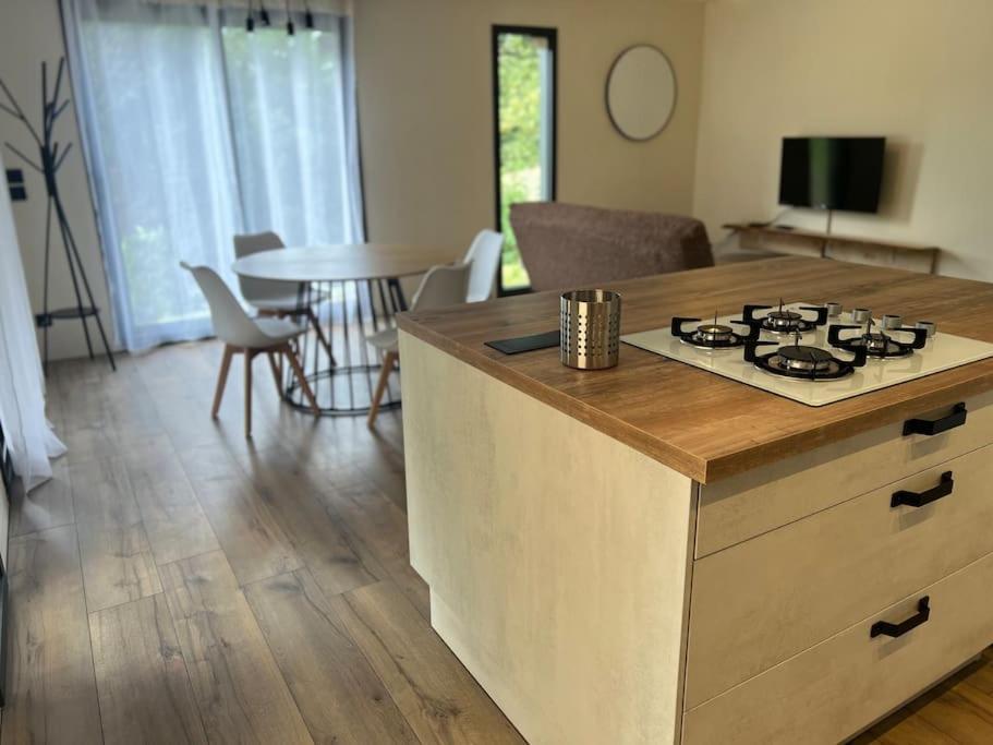 Maison En Bois A Entrechaux Ngoại thất bức ảnh